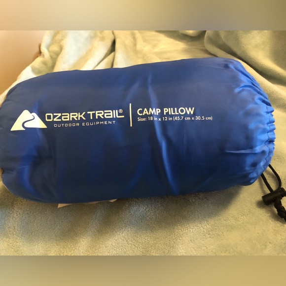 NWT camping pillow and carry bag - Picture 4 of 9